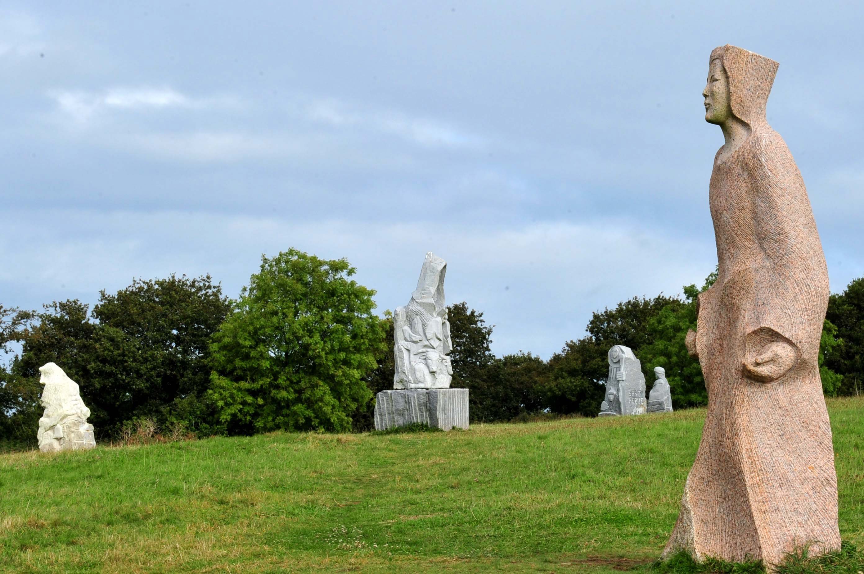 La vallée des saints à Carnoët en Bretagne et ses 130 géants